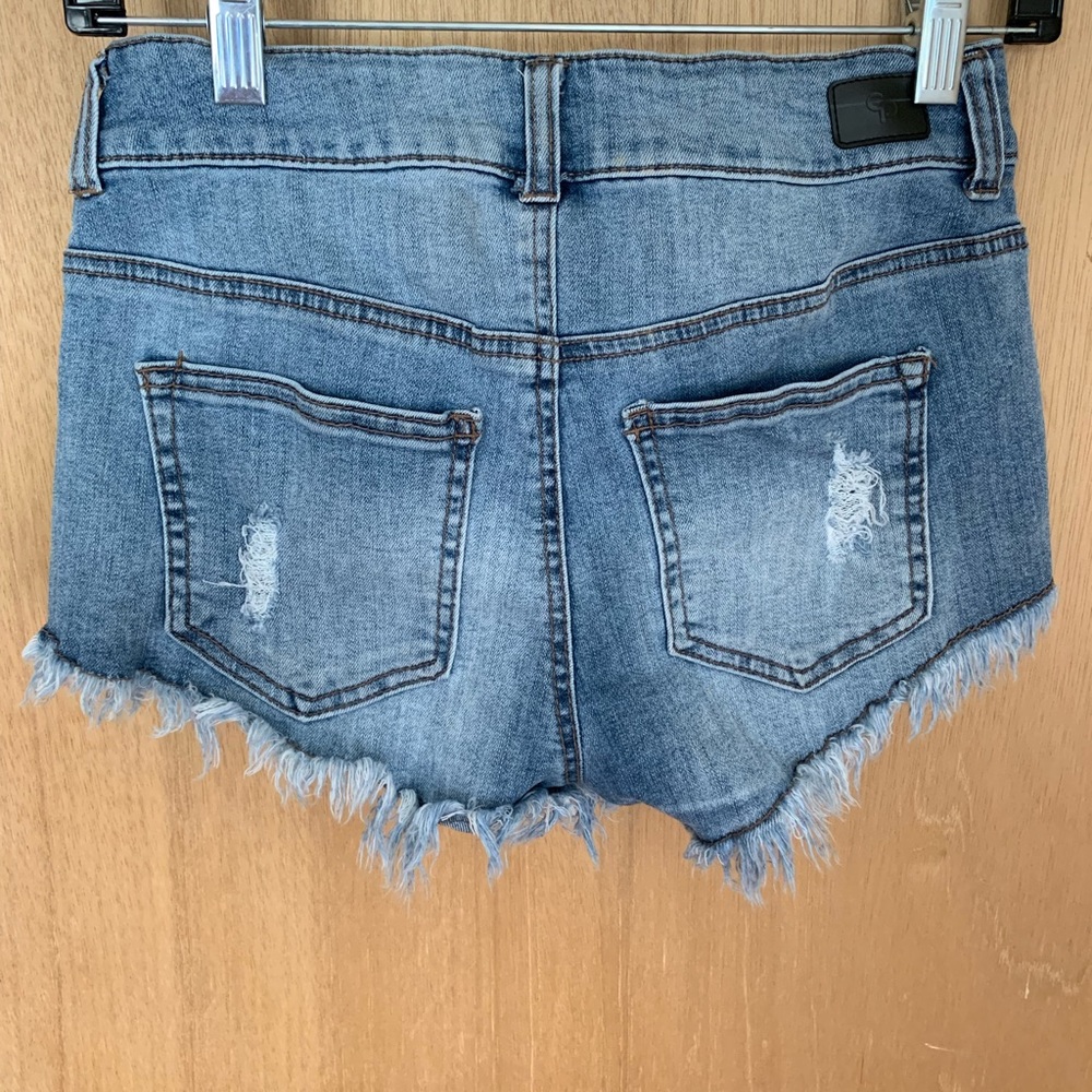 Distressed shorts - Picture 5 of 6